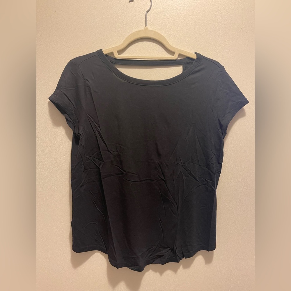 LOFT Short-Sleeve Shirt with Open Back (V-Shape)